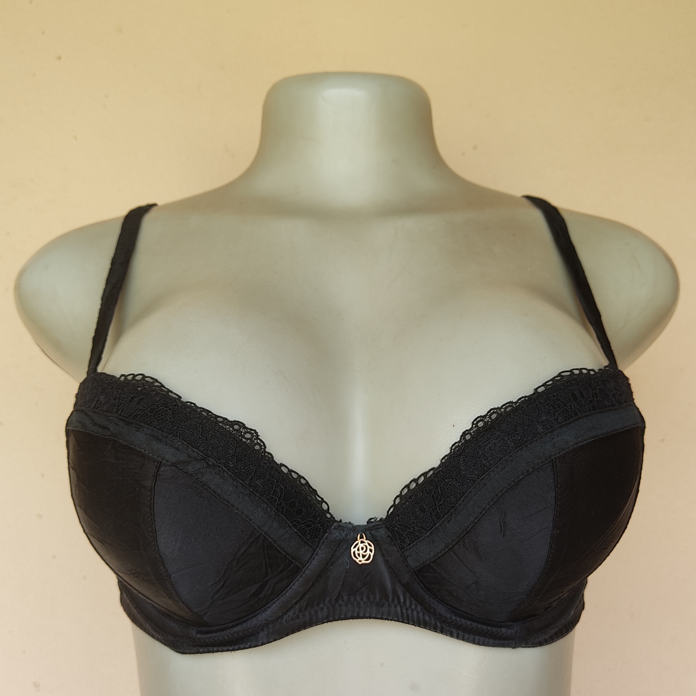 34B- Autograph Black Light Padded Bra